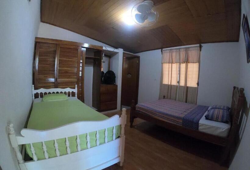 غرفة عائلية, Hostal Augustos