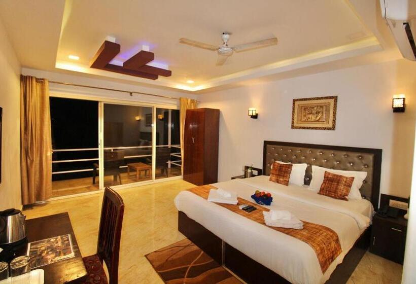 带大床的豪华间, Arabian Sands Beach Resort