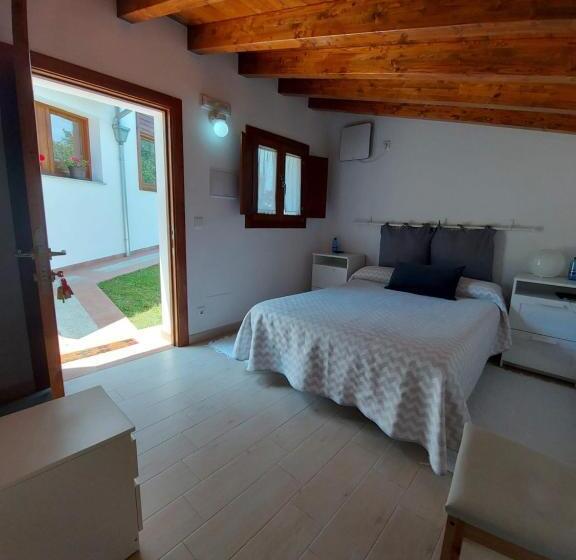 标准间内部标间, El Cuadron