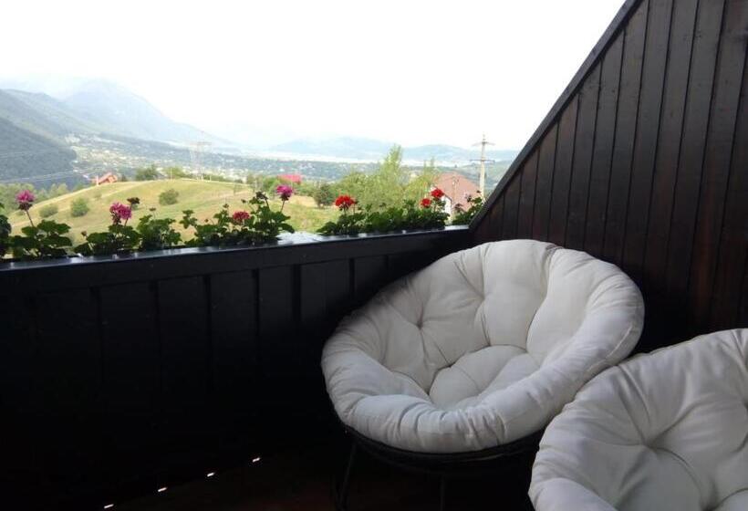 اتاق لوکس با چشم‌انداز, Bran Monte Crai Chalet
