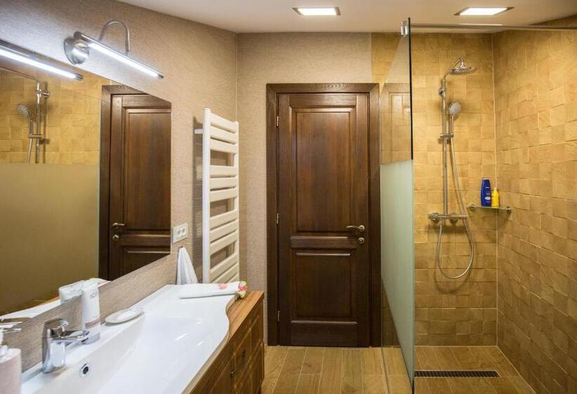 اتاق لوکس با چشم‌انداز, Bran Monte Crai Chalet