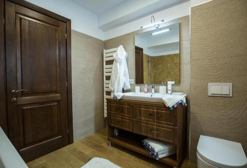 اتاق لوکس با تخت بزرگ, Bran Monte Crai Chalet