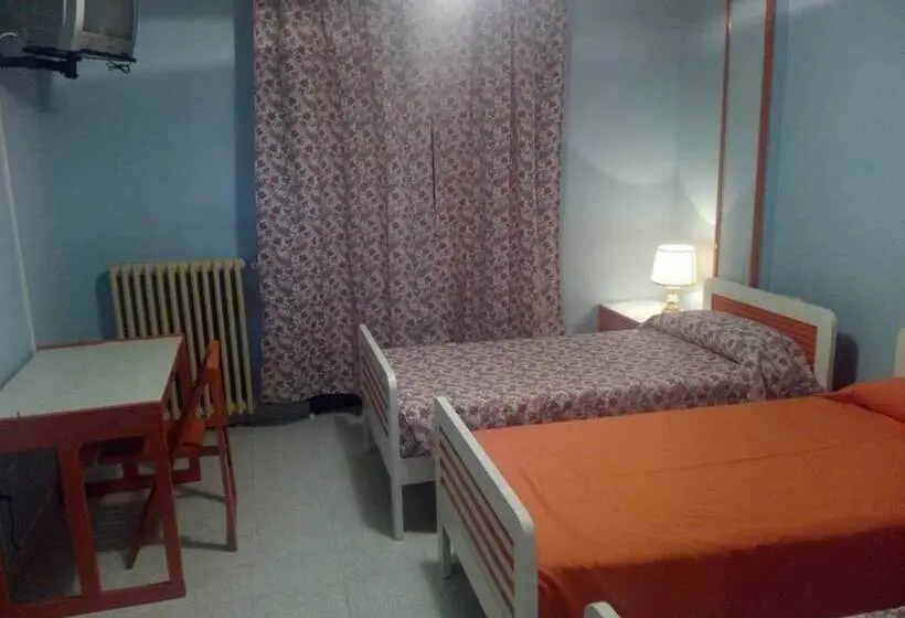 スタンダードトリプルルーム, Hostal Restaurante Tanis