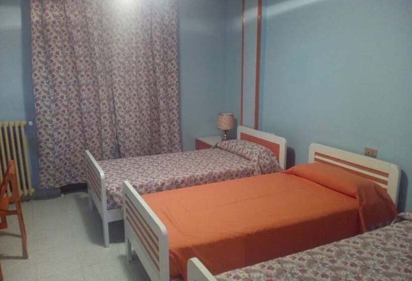 Номер Стандарт Трехместный, Hostal Restaurante Tanis