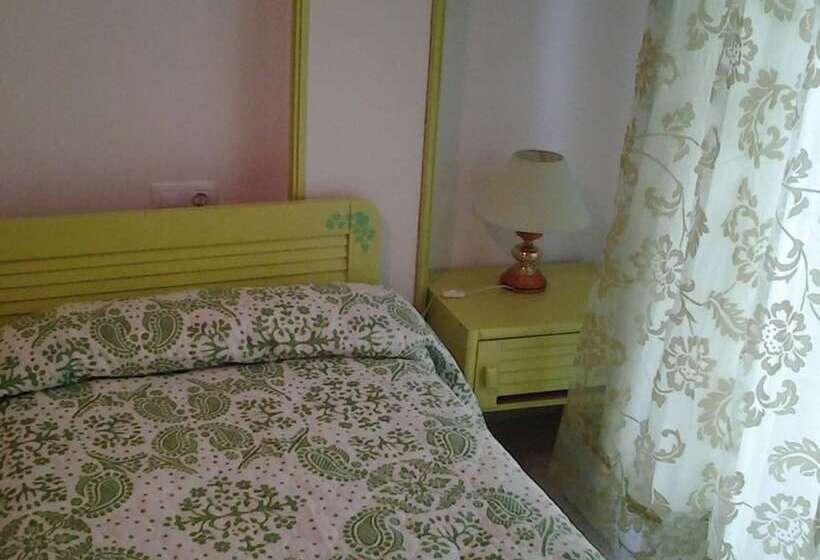 Номер Стандарт Трехместный, Hostal Restaurante Tanis