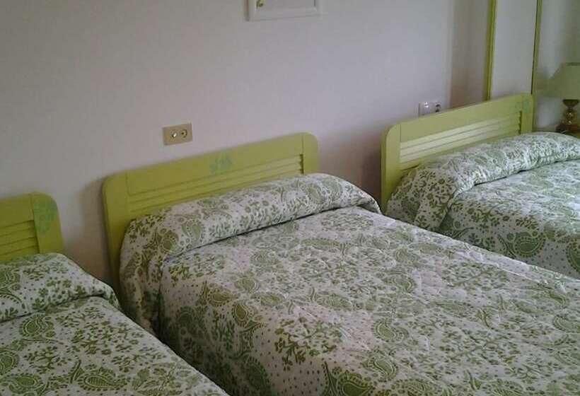 Номер Стандарт Трехместный, Hostal Restaurante Tanis
