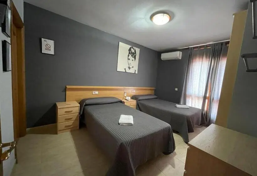 اتاق استاندارد سه نفره, Hostal Del Carmen