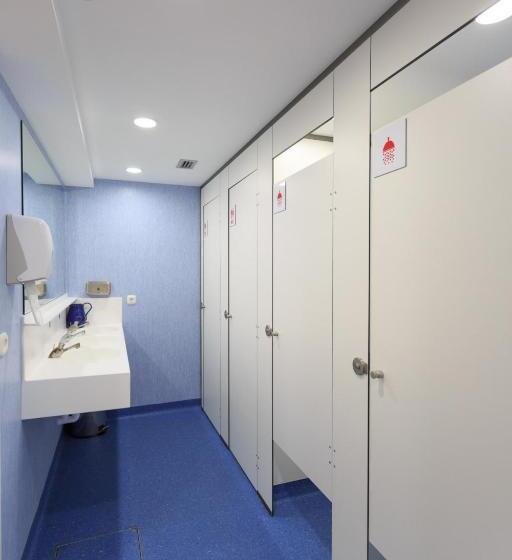 Кровать в Многоместном Номере с Общей Ванной, Albergue De Pamplona Iruñako