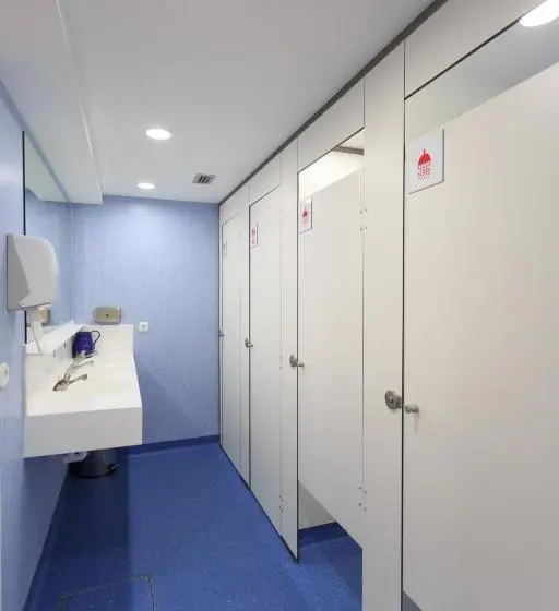 共同バス付シェアルーム, Albergue De Pamplona Iruñako