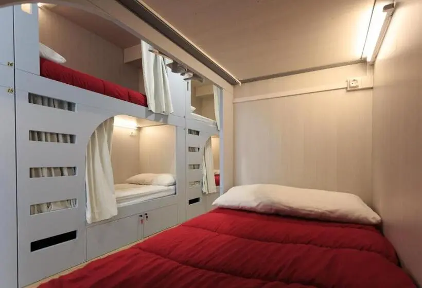 共同バス付シェアルーム, Albergue De Pamplona Iruñako