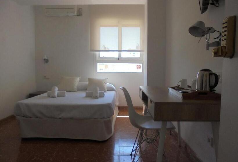 اتاق استاندارد با سرویس بهداشتی مشترک, Huéspedes Sa Font