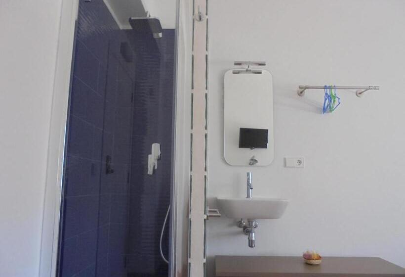 اتاق استاندارد با سرویس بهداشتی مشترک, Huéspedes Sa Font