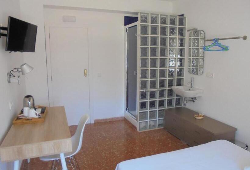 اتاق استاندارد با سرویس بهداشتی مشترک, Huéspedes Sa Font