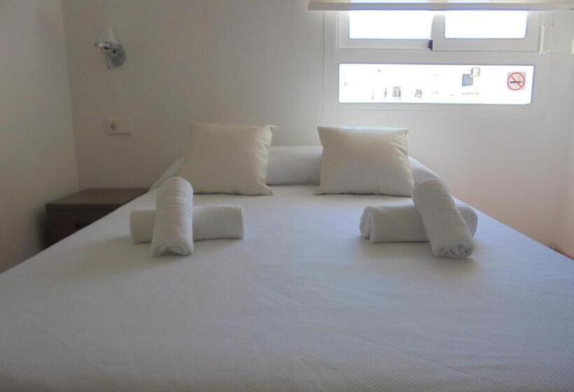 اتاق استاندارد با سرویس بهداشتی مشترک, Huéspedes Sa Font