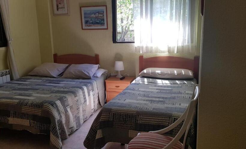 اتاق کلاسیک سه تخته, Hostal Brunete