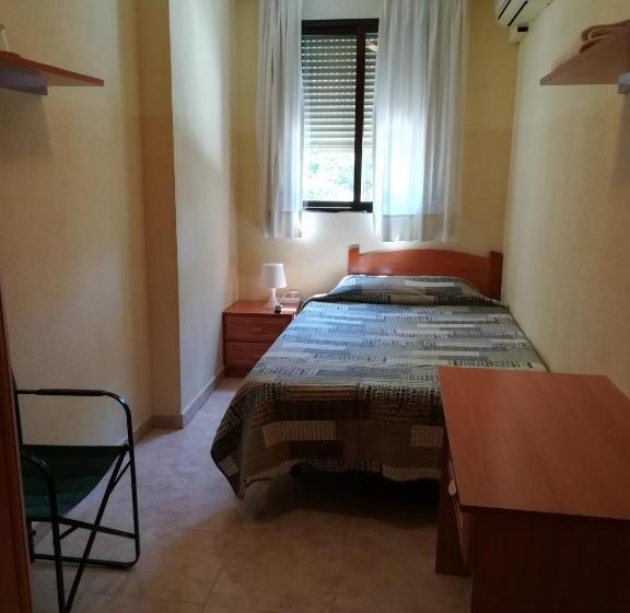 اتاق استاندارد یک نفره, Hostal Brunete