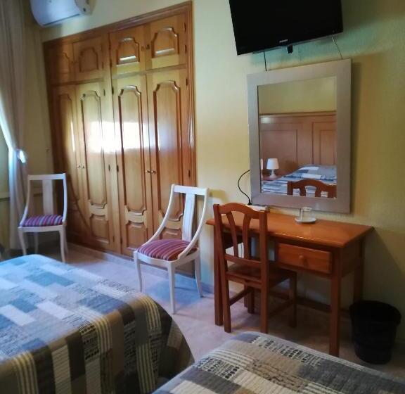 اتاق استاندارد چهار تخته, Hostal Brunete