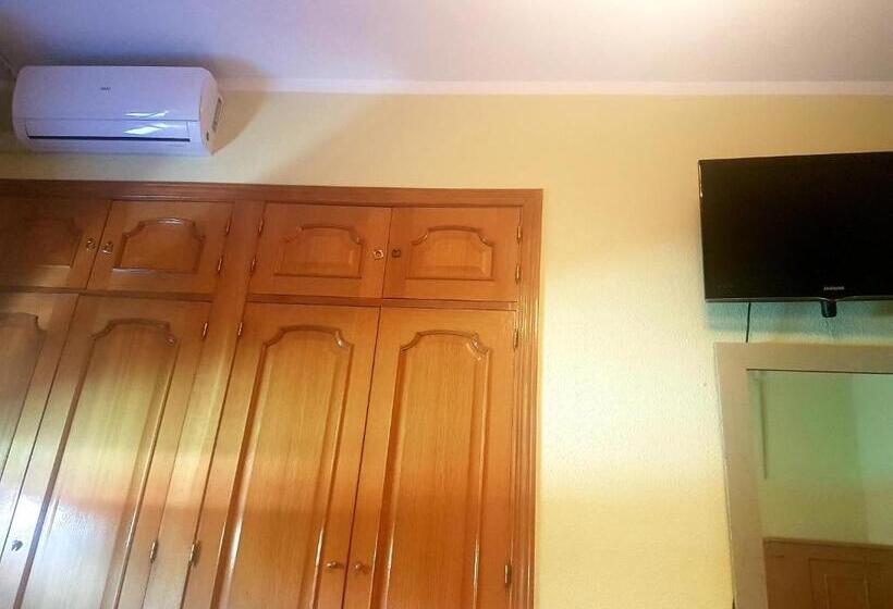 اتاق استاندارد چهار تخته, Hostal Brunete