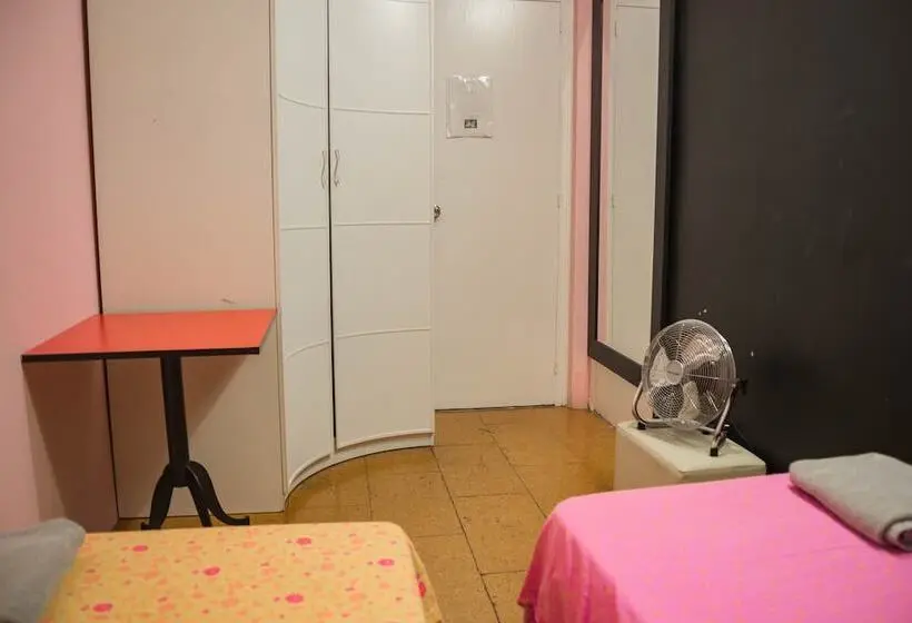 اتاق استاندارد با سرویس بهداشتی مشترک, Go Bcn Hostal Ideal Badal Hostel