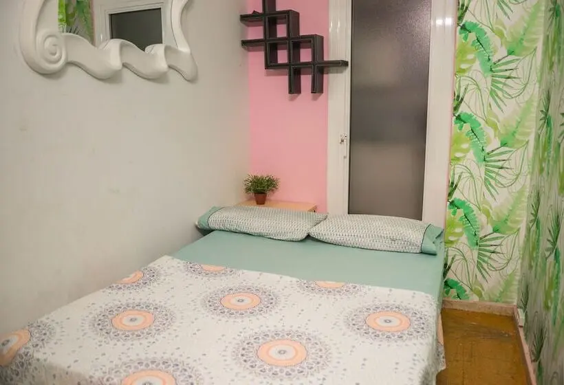 اتاق استاندارد با سرویس بهداشتی مشترک, Go Bcn Hostal Ideal Badal Hostel