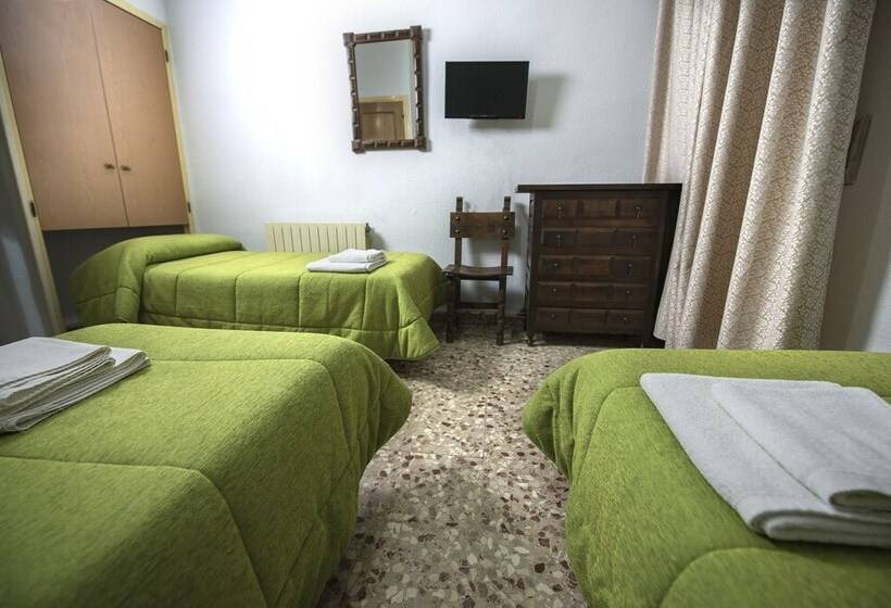 Номер Стандарт Трехместный, Hostal Santa Barbara