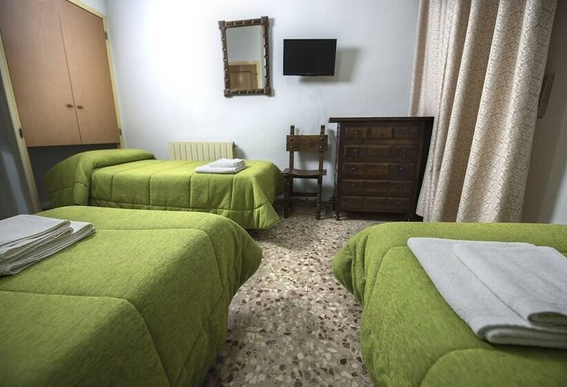 Номер Стандарт Трехместный, Hostal Santa Barbara
