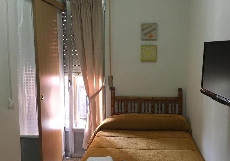اتاق استاندارد یک نفره, Hostal Santa Barbara