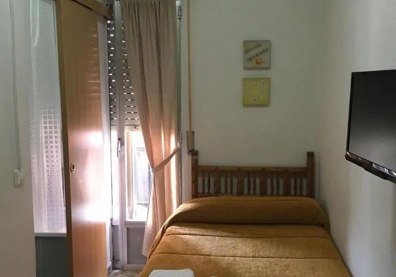 اتاق استاندارد یک نفره, Hostal Santa Barbara
