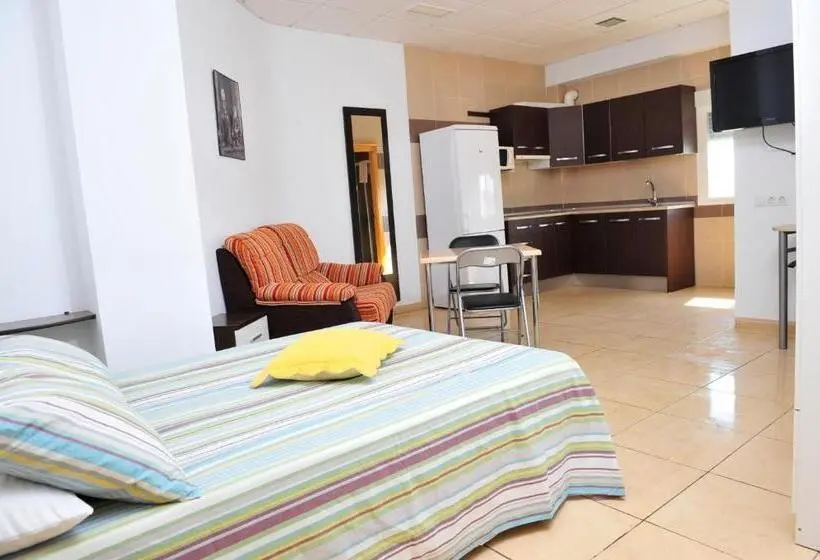 スタンダードスタジオ, Hostal Via Del Caminante