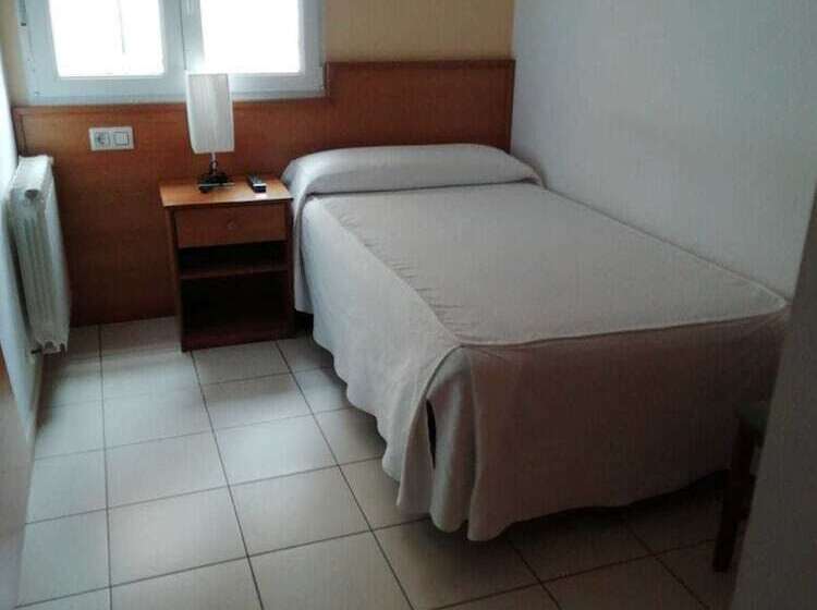 اتاق استاندارد سه نفره, Pensión Residencia Caola