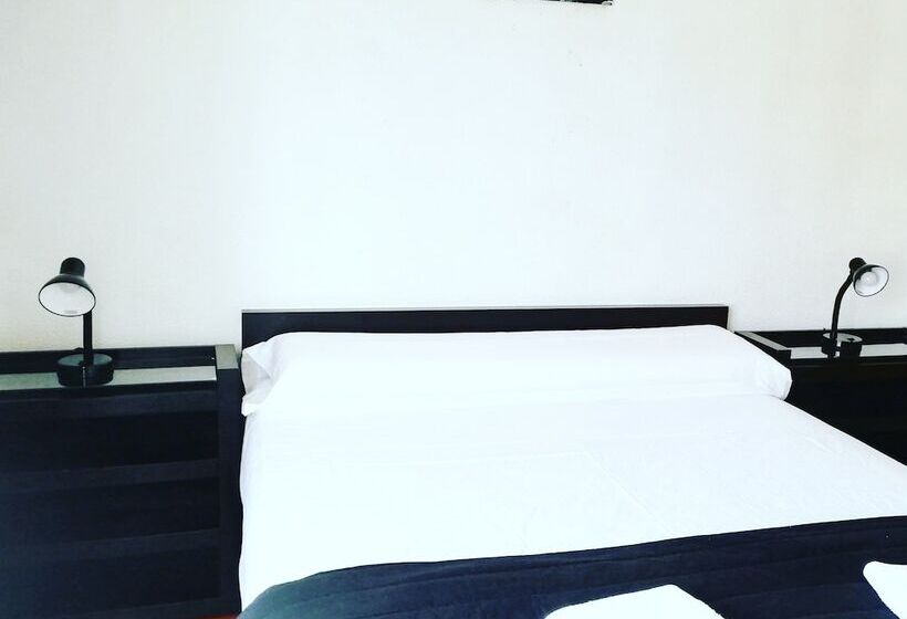 غرفة قياسية مزوَّدة بشُرفة, Txoko Maitea Pentsioa