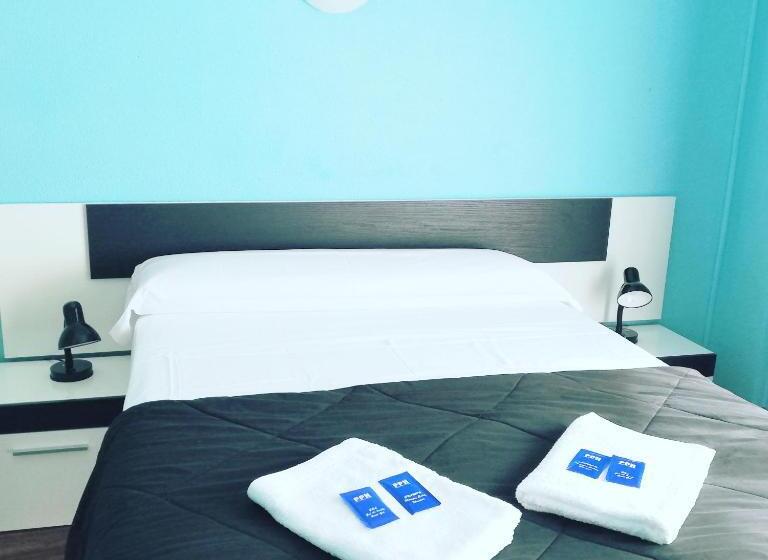 غرفة قياسية حمام مشترك, Txoko Maitea Pentsioa