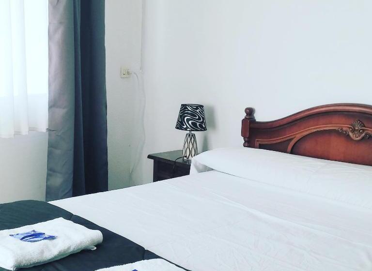 غرفة قياسية مزوَّدة بشُرفة, Txoko Maitea Pentsioa