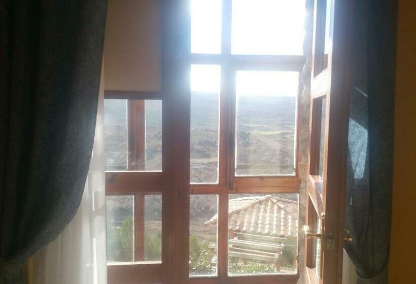 غرفة قياسية مزوَّدة بشُرفة, Hospedería Villa De Pintano