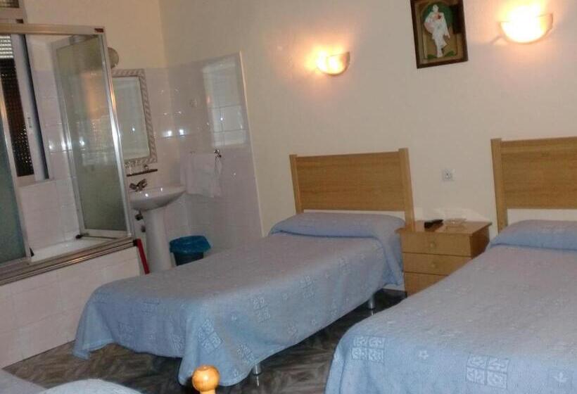Camera Tripla Standard Bagno Condiviso, Hostal Alonso