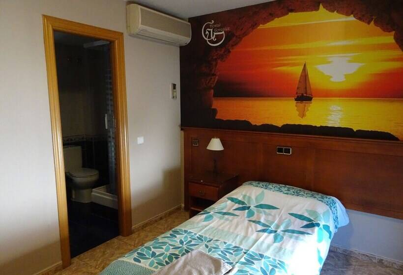 Номер Стандарт, Hostal González
