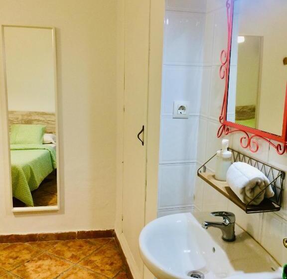 Camera Standard, Pensión La Cantarera