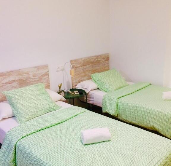 Camera Standard, Pensión La Cantarera