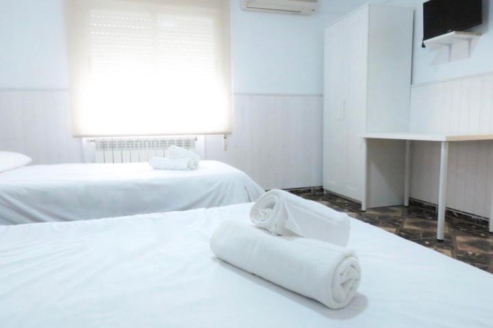 스탠다드 트리플 룸, Hostal Jaufil