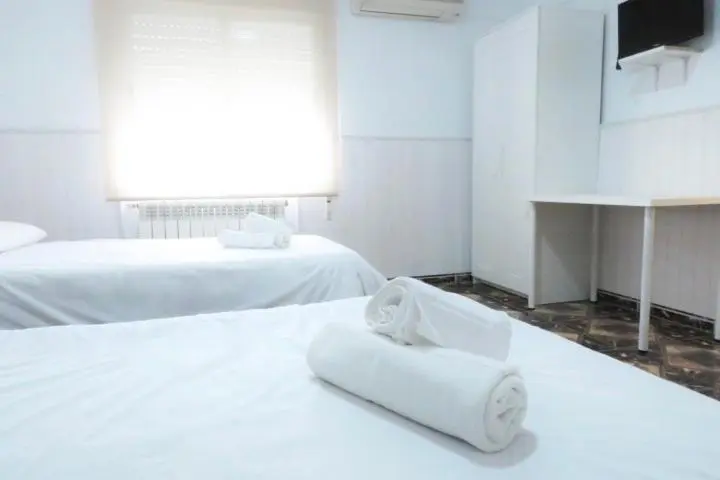 スタンダードトリプルルーム, Hostal Jaufil