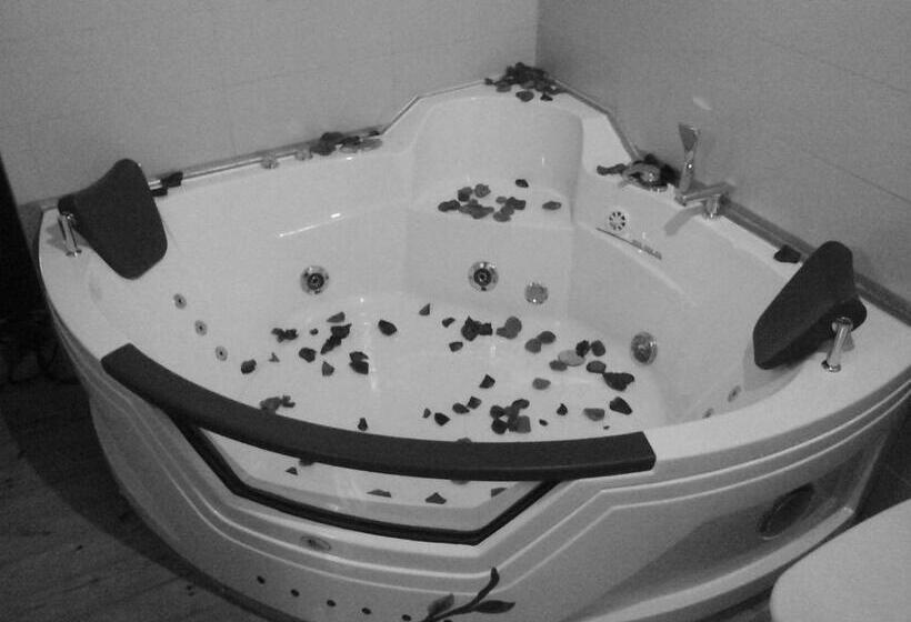 スイート, Hostal Los Oteros