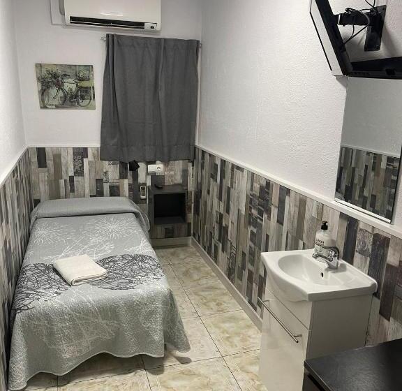 اتاق استاندارد یک تخته با سرویس بهداشتی مشترک, Hostal Restaurante Avenida De Madrid