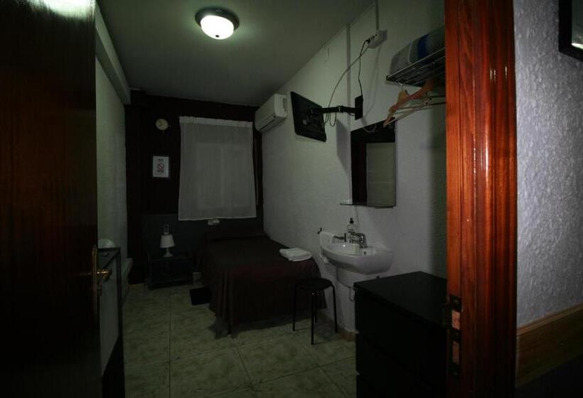 اتاق استاندارد یک تخته با سرویس بهداشتی مشترک, Hostal Restaurante Avenida De Madrid