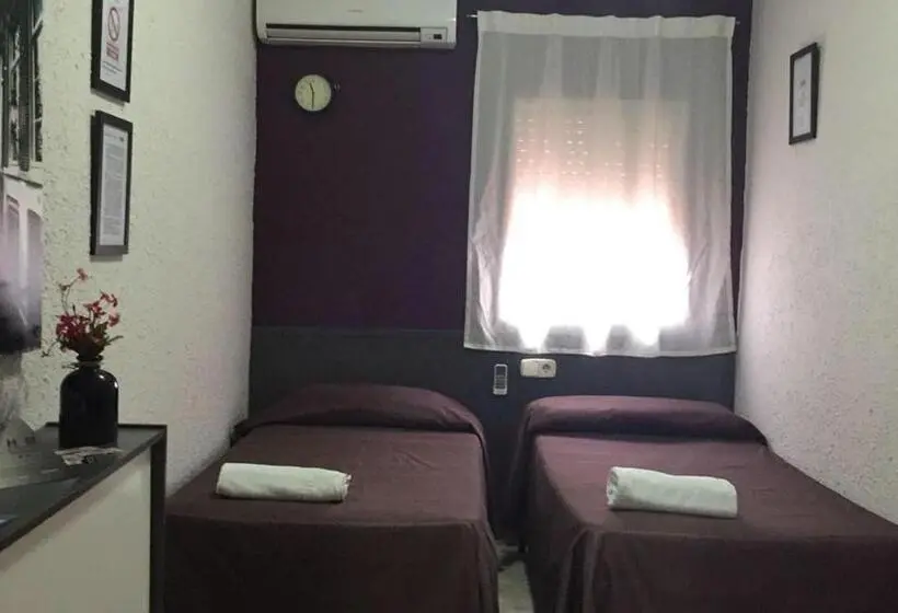 バス共有のスタンダードルーム, Hostal Restaurante Avenida De Madrid