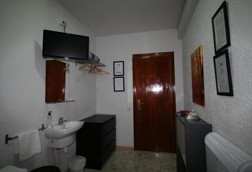 اتاق استاندارد یک تخته با سرویس بهداشتی مشترک, Hostal Restaurante Avenida De Madrid