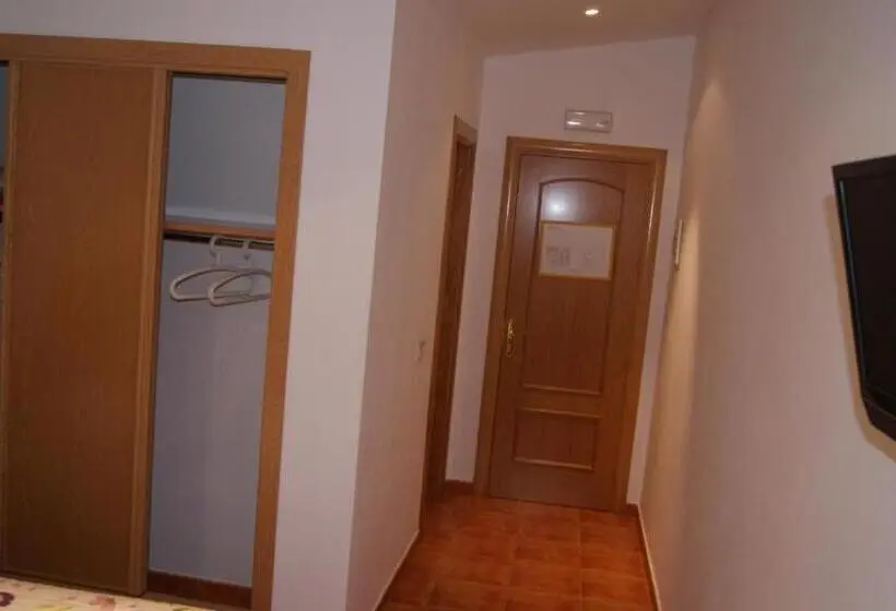 Standardrum, Hostal Restaurante Bustos