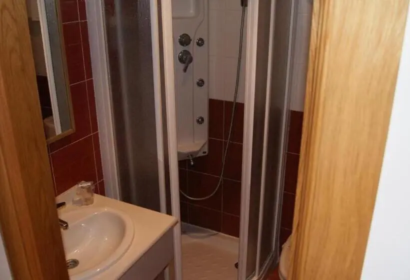 Standardrum, Hostal Restaurante Bustos