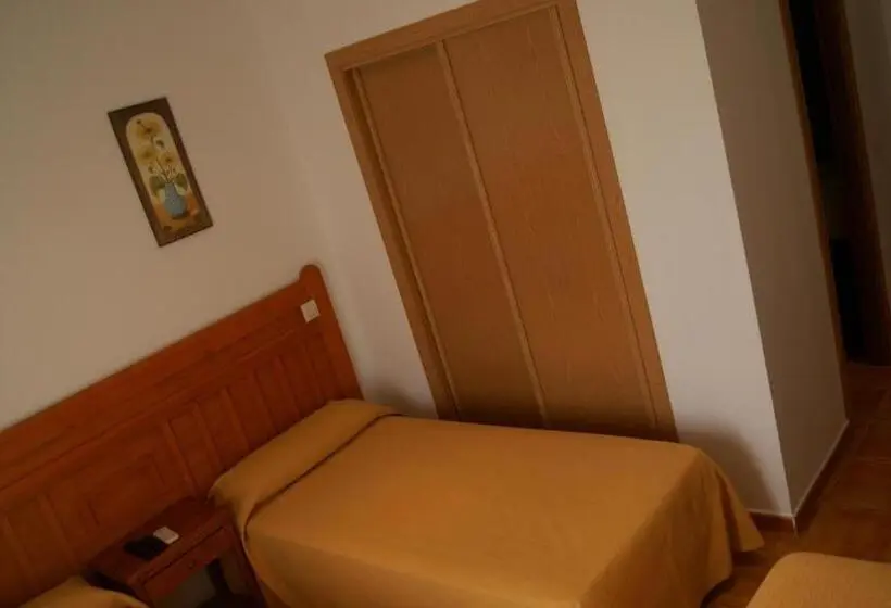 Standard Trippelrum, Hostal Restaurante Bustos