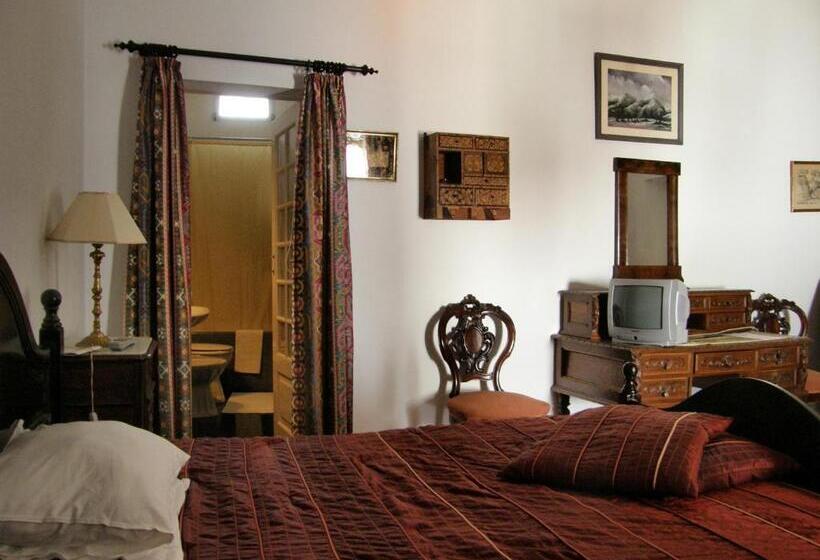 اتاق لوکس, Solar Das Avencas