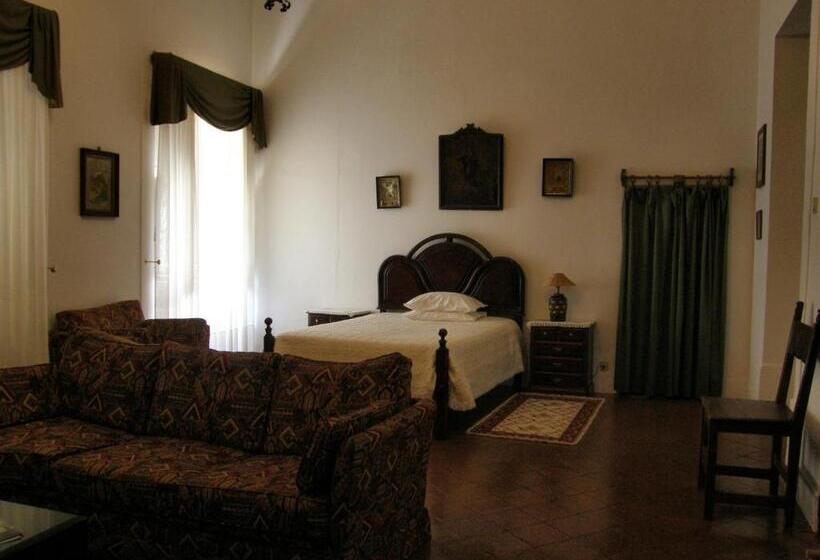 اتاق لوکس, Solar Das Avencas